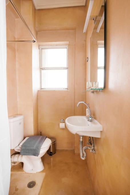 Adorable Sunny Studio With Private Balcony I เอเธนส์ ภายนอก รูปภาพ