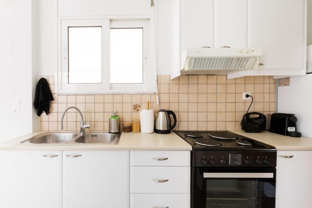 Adorable Sunny Studio With Private Balcony I เอเธนส์ ภายนอก รูปภาพ